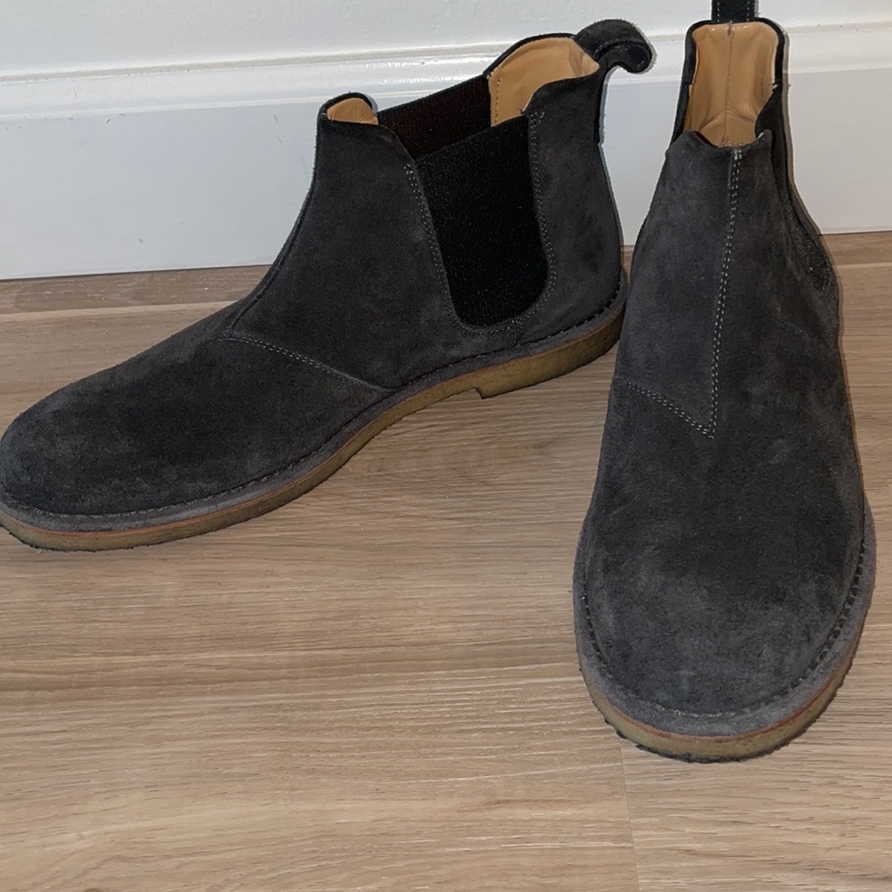 Vince Suede Chelsea Boots, size 9, Made in Italy